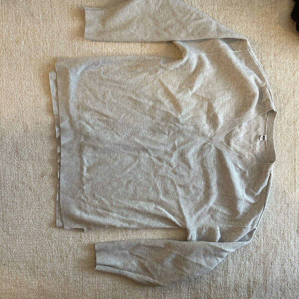 Uniqlo Gray V-Neck Sweater for Women